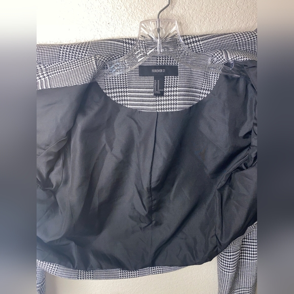 Forever 21 Plaid Houndstooth Print Cropped Blazer - Picture 5 of 9
